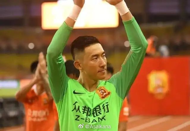 影片票务平台想看人数领跑贺岁档，定档以来登上微博热搜达16次，位列贺岁档之首，短视频官方账号获赞量破千万